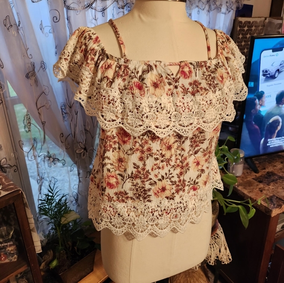 Off Shoulder Top - Picture 1 of 8